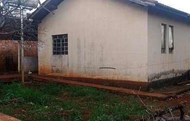 Imagem: A casa possui 2 Dormitórios, 1 Banheiro, 1 Vaga na garagem