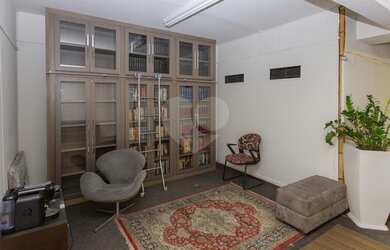 Imagem: O depósito possui 2 Vagas na garagem, 142m² de Área e está