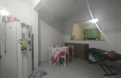 Imagem: A casa possui 2 Dormitórios, 1 Banheiro, 1 Vaga na garagem