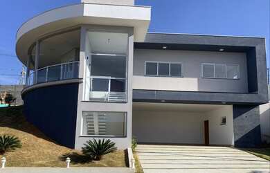 Imagem: A casa em condomínio possui 3 Dormitórios, 1 Banheiro, 2 Vagas