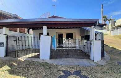 Imagem: A casa possui 5 Dormitórios, 4 Banheiros, 3 Vagas na garagem