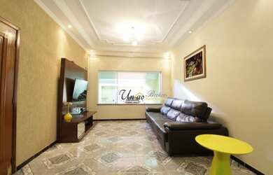 Imagem: A casa possui 3 Dormitórios, 4 Banheiros, 3 Vagas na garagem