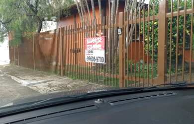 Imagem: A casa possui 5 Dormitórios, 5 Banheiros, 4 Vagas na garagem