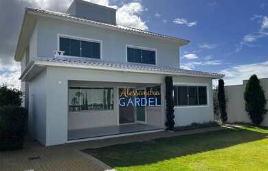 Imagem: A casa em condomínio possui 5 Dormitórios, 4 Banheiros, 2