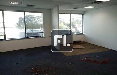 Imagem: O depósito possui 2 Vagas na garagem e 74m² de Área e está