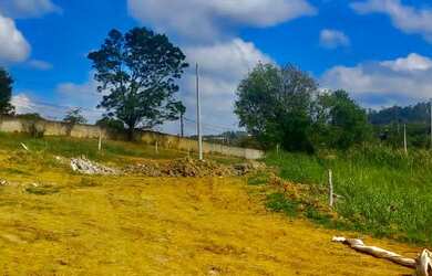 Imagem: O terreno possui 600m² de Área e está localizado em Veloso