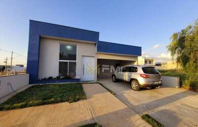 Imagem: A casa em condomínio possui 3 Dormitórios, 3 Banheiros, 4