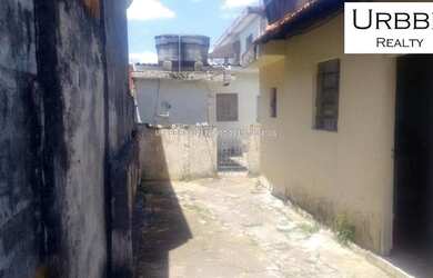 Imagem 8: Terreno com casas antigas