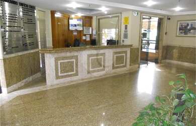 Imagem: O depósito possui 4 Vagas na garagem, 90m² de Área e está