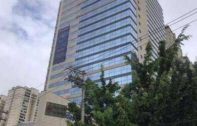 Imagem: O depósito possui 5 Vagas na garagem, 650m² de Área e está