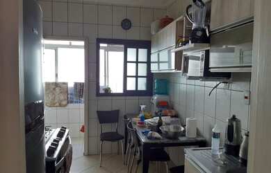 Imagem: A casa possui 3 Dormitórios, 1 Banheiro, 1 Vaga na garagem