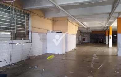 Imagem: O depósito possui 5 Vagas na garagem, 800m² de Área e está