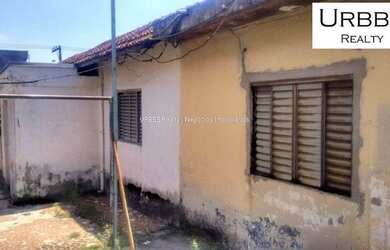 Imagem 9: Terreno com casas antigas