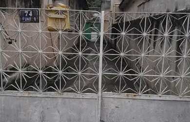 Imagem: A casa possui 1 Dormitório, 1 Banheiro, 1 Vaga na garagem e