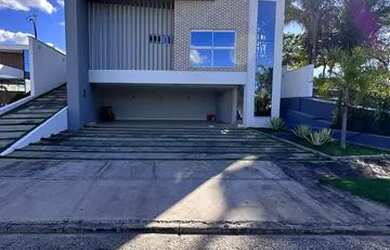 Imagem: A casa em condomínio à venda possui 4 Dormitórios, 4 Banheiros