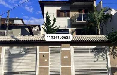 Imagem: A casa possui 3 Dormitórios, 3 Banheiros, 3 Vagas na garagem