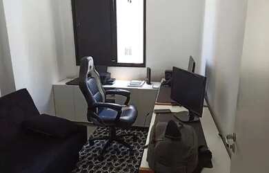 Imagem: A casa possui 2 Dormitórios, 1 Banheiro, 1 Vaga na garagem