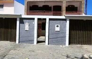 Imagem: A casa possui 4 Dormitórios, 4 Banheiros, 5 Vagas na garagem