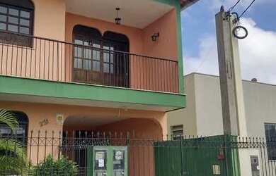 Imagem: A casa possui 3 Dormitórios, 3 Banheiros, 1 Vaga na garagem