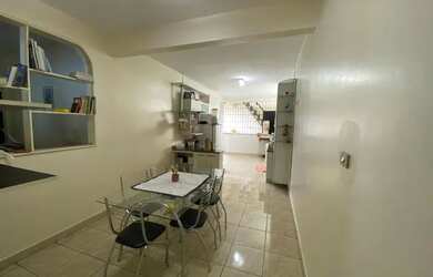 Imagem: A casa em condomínio possui 3 Dormitórios, 3 Banheiros, 4