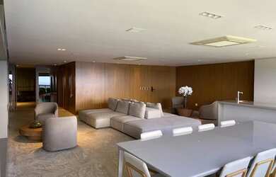 Imagem: O apartamento possui 4 Dormitórios, 5 Banheiros, 5 Vagas na