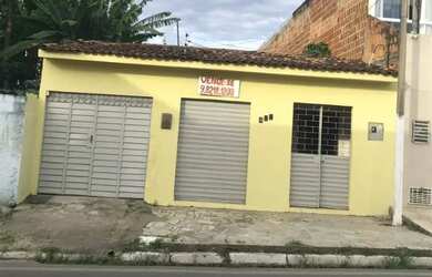 Imagem: A casa possui 5 Dormitórios, 3 Banheiros, 2 Vagas na garagem