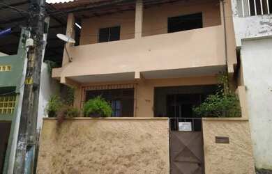 Imagem: A casa possui 3 Dormitórios, 3 Banheiros e está localizado