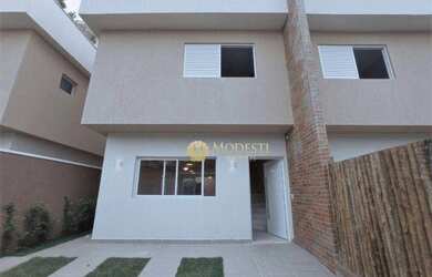 Imagem: A casa em condomínio possui 4 Dormitórios, 4 Banheiros, 2