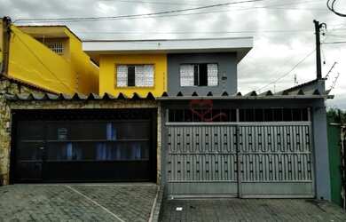 Imagem: A casa possui 3 Dormitórios, 3 Banheiros, 2 Vagas na garagem