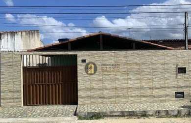 Imagem: A casa possui 2 Dormitórios, 2 Banheiros, 2 Vagas na garagem