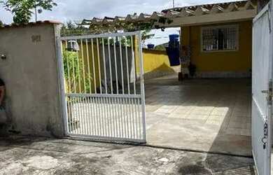 Imagem: A casa possui 2 Dormitórios, 1 Banheiro, 2 Vagas na garagem