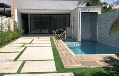 Imagem: A casa em condomínio possui 4 Dormitórios, 5 Banheiros, 2