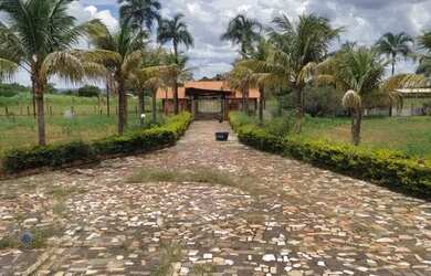 Imagem: O terreno possui 450m² de Área e está localizado em Ponte