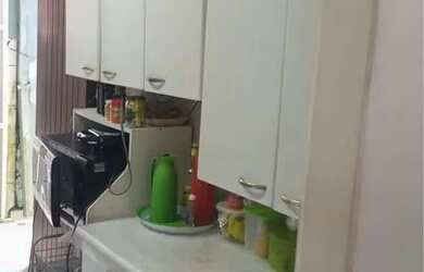 Imagem: A casa possui 3 Dormitórios, Acomodam 6 pessoas, 5 Vagas na