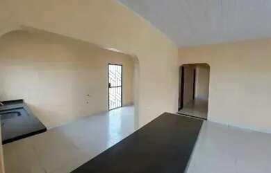 Imagem: A casa possui 2 Dormitórios, 1 Banheiro, 2 Vagas na garagem