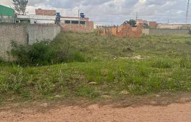 Imagem: O terreno possui 297m² de Área e está localizado em Quissamã