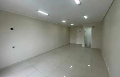 Imagem: O depósito possui 1 Vaga na garagem, 33m² de Área e está