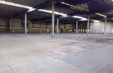 Imagem: O depósito possui 5 Vagas na garagem e 10465m² de Área e