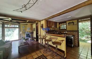 Imagem: A casa possui 1 Dormitório, 1 Banheiro, 2 Vagas na garagem