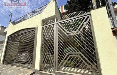 Imagem: A casa possui 3 Dormitórios, 2 Banheiros, 2 Vagas na garagem