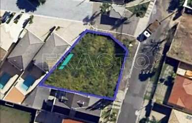 Imagem: O terreno possui 606m² de Área e está localizado em Parque