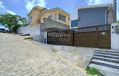 Imagem: O apartamento possui 3 Dormitórios, 1 Banheiro, 1 Vaga na garagem