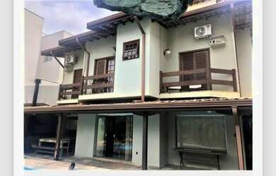 Imagem: A casa possui 4 Dormitórios, 5 Banheiros, 5 Vagas na garagem