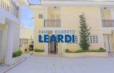 Imagem: A casa em condomínio possui 4 Dormitórios, 4 Banheiros, 4