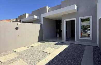 Imagem: A casa possui 2 Dormitórios, 2 Banheiros, 2 Vagas na garagem