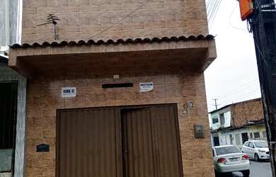 Imagem: A casa possui 4 Dormitórios, 3 Banheiros, 1 Vaga na garagem