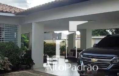 Imagem: A casa possui 4 Dormitórios, 3 Banheiros, 5 Vagas na garagem