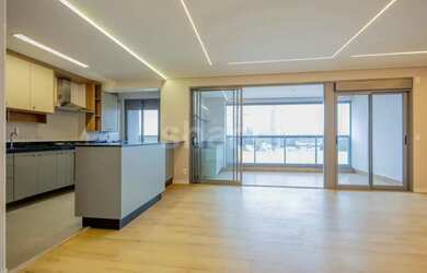 Imagem: O apartamento possui 1 Dormitório, 2 Banheiros, 2 Vagas na