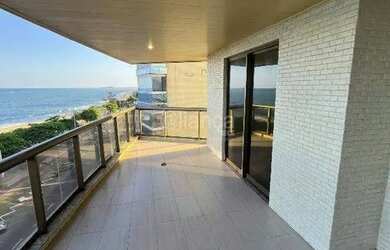 Imagem: O apartamento possui 4 Dormitórios, 3 Banheiros, 2 Vagas na