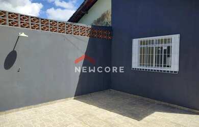 Imagem: A casa possui 2 Dormitórios, 2 Banheiros, 2 Vagas na garagem